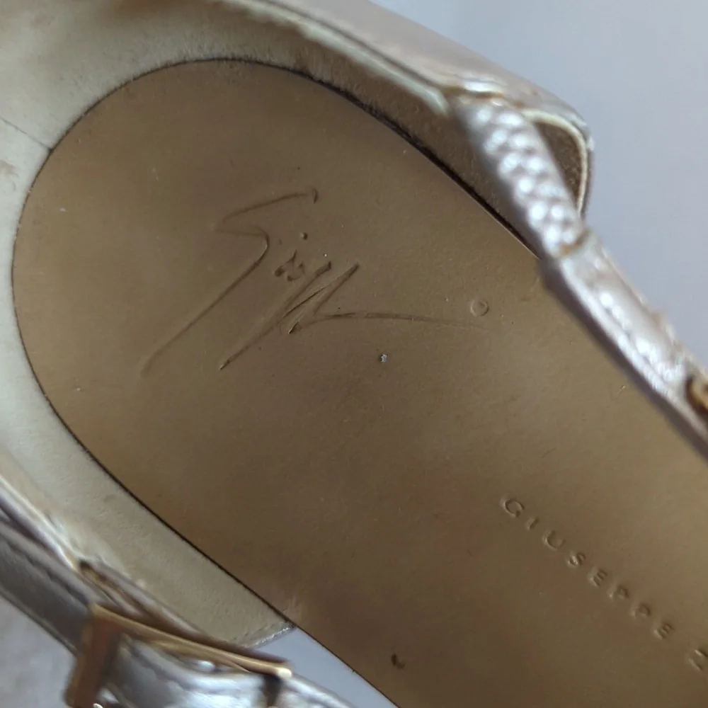 Giuseppe Zanotti Rhinestone Bridal Thong Sandals - Picture 3 of 10